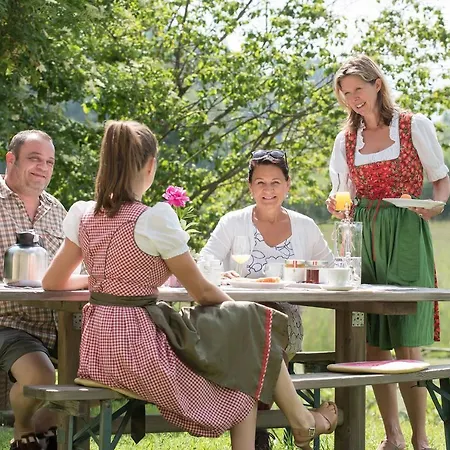 Konukevi Theresienhof 3*