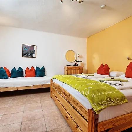 Konukevi Theresienhof Petschnitzen